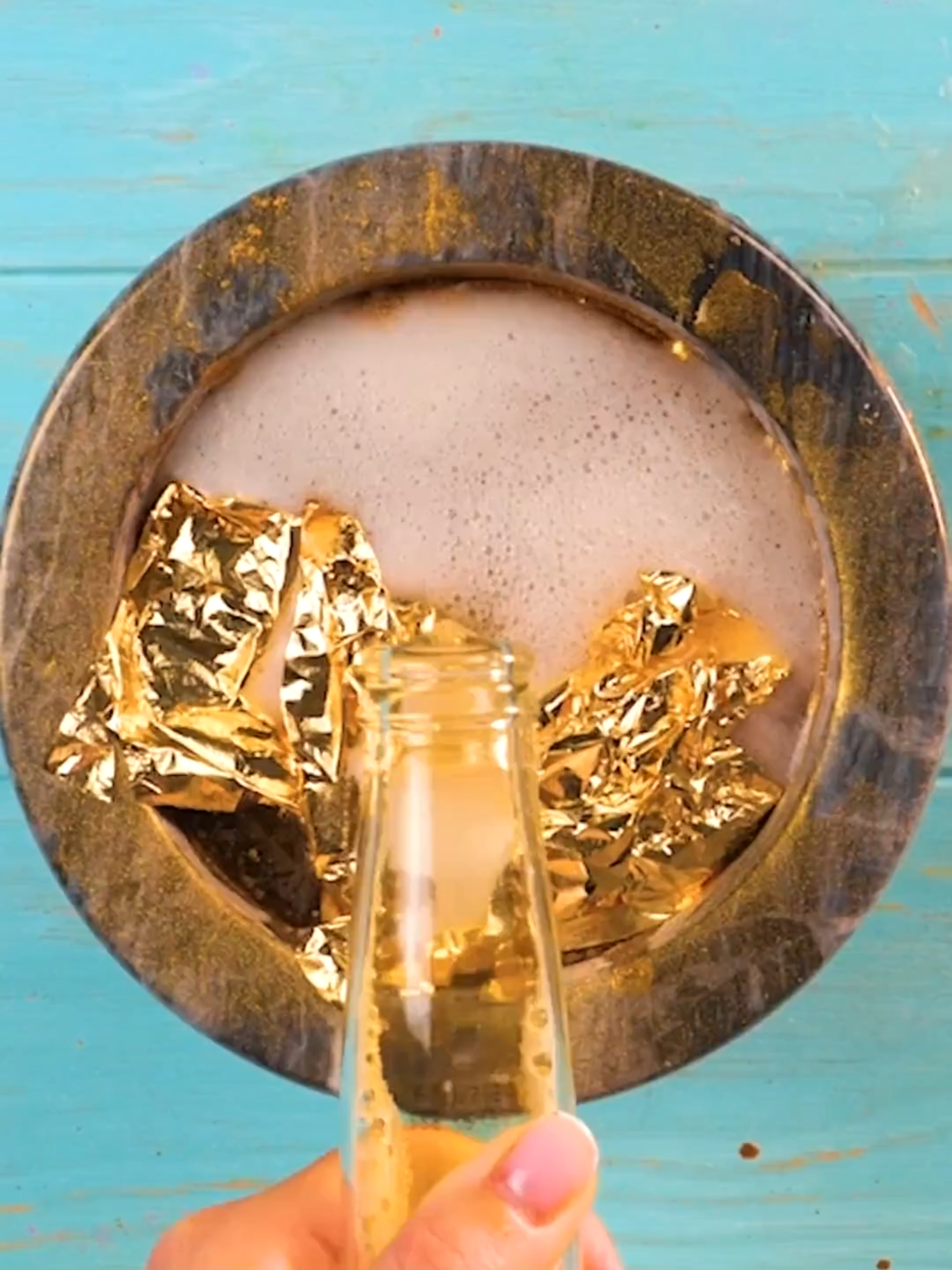 O satisfatório processo de fazer umasMáscara de pés DE OURO 🔊 #asmr #SelfCare #satisfatorio #DIY #relaxing