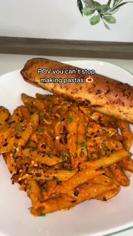 Im a big pasta lover i can make and eat pasta all day 🍝❤️ #pastalover #creamypasta #garlicbread #fyp #cooking 