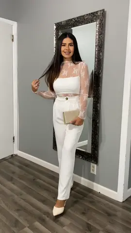 Chicas pueden encontrar esta blusita mi showcase😉 #OOTD #outfit #outfits #whiteoutfit #classyoutfit #fypage #foryoupage #paratii #outfitblanco #whitepants #tiktokshop #tiktokviral #womenoutfits #viral #outfitinspo #styleinspo #styleblogger #styletips #stylewithme #outiftcheck 