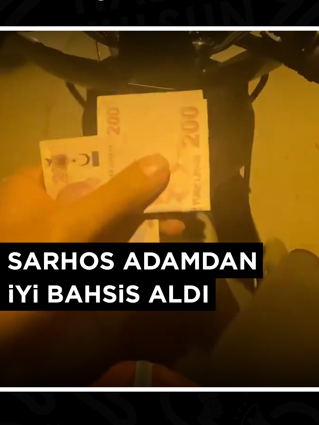 Sarhoş bir vatandaşın verdiği çorba siparişini teslim eden kurye, 400 TL bahşiş alınca şaşırdı: 200 lira verdi. 'Abi çok bu' dedim. 'Sen bize o kadar çorba getirdin' deyip bir 200 daha verdi. Bir 200 daha verecekti de arkadaşı uyardı.