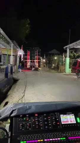mbedil mbedil plonn... #javaproaudio #soundviral #soundkonten #pecintasoundhoreg #hobisoundsyistem #soundhoreg #operatorsoundsystem #soundsystemrembang #soundsystempati #17agustus2024 #soundrembang #fypシ゚ #ffffyyyyyppppppppp 