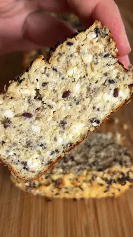 Pan de ricota y semillas🔥 350 grs de ricota. 5 cucharadas de avena @Ta-Ta Supermercados  2 cucharadas de queso crema. 3 huevos. Pizca de sal. 1 cucharadita de polvo de hornear. Semillas de: sésamo, lino, chía. Podes usar otra variedad que te guste incluso frutos secos. Horno a 180 grados 40 minutos. Hacelo y contame 💜 #uruguay #recetas #facil #Recipe #receitas #pan