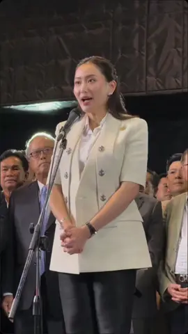 YOUNGEST FEMALE PRIME MINISTER IN THAILAND'S HISTORY 🇹🇭 || Thailand's Prime Minister Paetongtarn Shinawatra vowed to serve everyone 'equally and wholeheartedly,' regardless of gender, age or diversity, after she was endorsed by the king to become the country's youngest leader at 37.  #paetongtarnshinawatra #thailand #thailandpolitics #thailandprimeminister #thailandPM #thaksinshinawatra