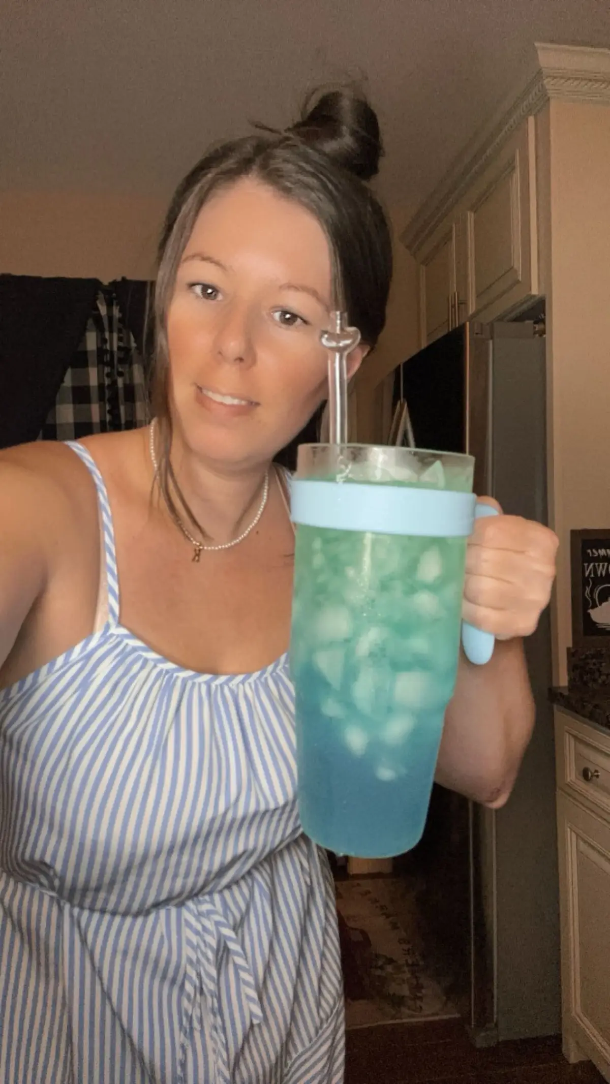 Hey friends, hope you’re having an amazing day today!! Remember you’re freaking amazing!! ❤️❤️❤️❤️ #water #flavoredwater #watercolor #waterrecipe 