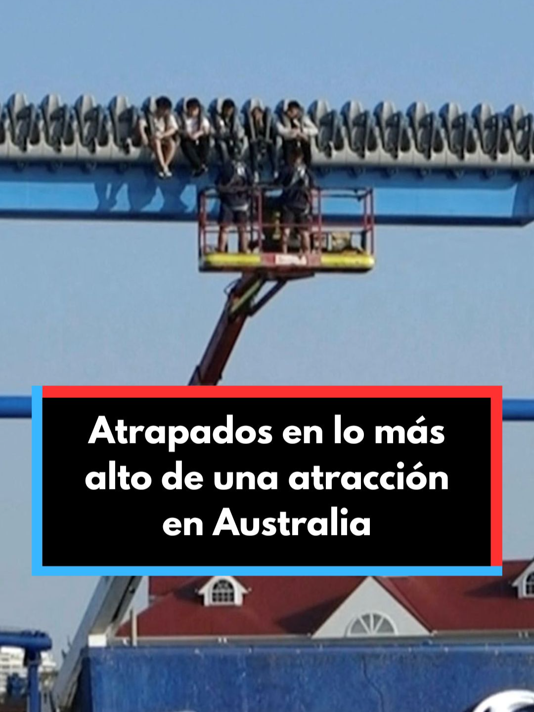 🔸 Atrapadas en una atracción en #Australia. 13 personas se han quedado colgadas durante 90 minutos. La atracción del #parquetemático #SeaWorld se quedó parada por un fallo de comunicación con el sensor cuando estaban en lo más alto. #noticias #news #noticiastiktok