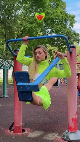 Rate my flexibility 1-10💚😈🔥