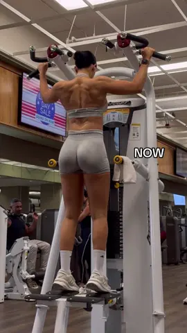 this was an actual jumpscare to me today 🫡 #transformation #transformationtuesday #backday #backworkout #bodybuilder #bodybuilding #bikiniathlete 