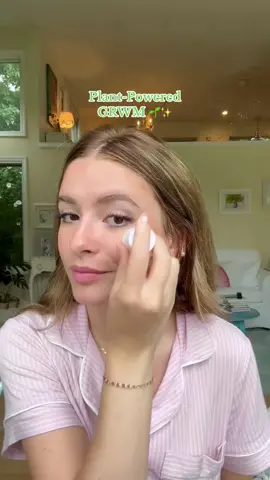 Super clean, super natural.🌱 #gracehale wears a full face of #plantpowered beauty. #wellpeople #cleanbeauty #grwm #grwmroutine #grwmmakeup #trending #fypage 