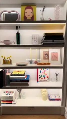 A little shelf tour 💞