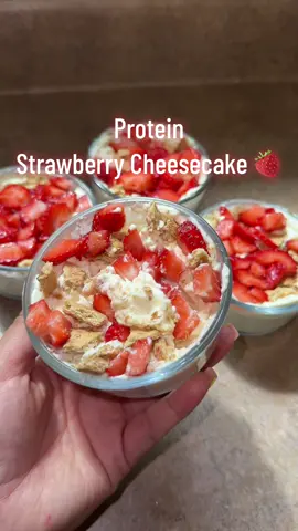 PROTEIN STRAWBERRY CHEESECAKE 🍓  Macros & Ingredients at The End Of The Video Screenshot it 🫶🏽 #cheesecake#proteinstrawberrycheesecake#healthydessert#foryou 