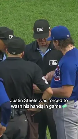 The umpires checked him for foreign substance and forced him to go into the dugout and wash his hands 👀 ##MLB##cubs
