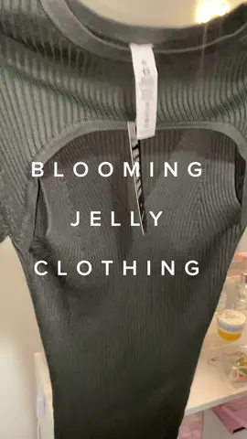 Cute fall fashion 🤎🍂 @Blooming Jelly US #tiktokmademebuyit #tiktokshopfinds #tiktokshop #fashiontiktok #bloomingjelly #sweaterdress #sweater #bmjl 