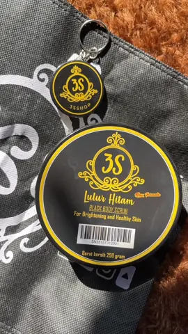 haruss cobainn sihh🤩💗  #lulurhitam #lulur #lulurpemutihbadan #lulurpemutih #lulurviraltiktok #lulur3s #lulurhitam3s #fypp #viral #beranda 