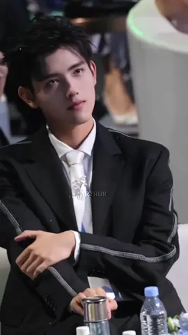 Cần một vai tổng tài ngược gió, chíu khọ :))) #tranphivu #chenfeiyu #chenfeiyu陈飞宇 #chenfeiyu_arthur #arthur #fypシ #xuhuong #tiktok 