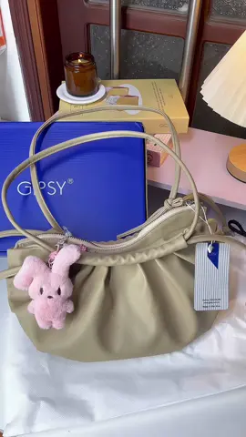 Unboxing quà sinh nhật 🎀✨ bên trong thì ấm bên ngoài thì mưa 🌧🥰🫶🏻