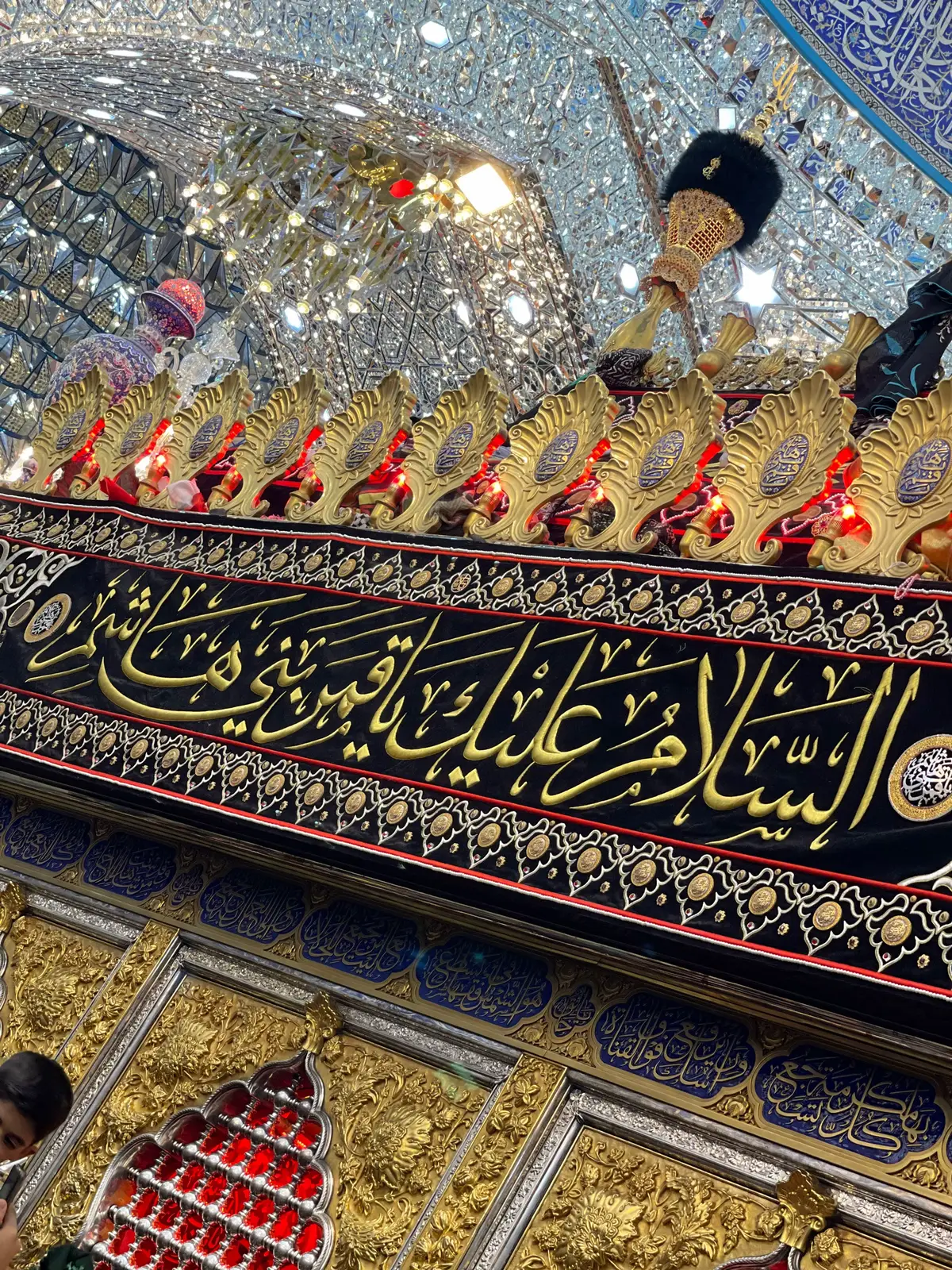 تصويري ضريح الامام الحسين واخيه الامام العباس عليهم السلام #كربلاء_المقدسة #الامام_الحسين_عليه_السلام🍂 #الامام_العباس_عليه_السلام 