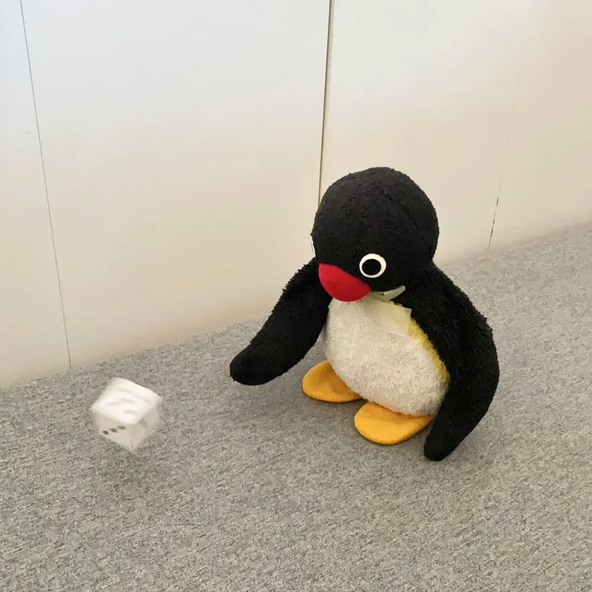 #ピングー #pingu #ぬい撮り #ペンギン #penguin #🐧 #サイコロ #dice #stuffedanimals #plushies #nootnoot #japan 