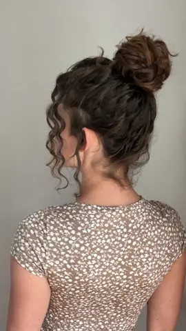 Updo for curly hair  #curlyhairstyles #hairstyletutorial #summerhairstyles #curlsandwaves #hairstyles