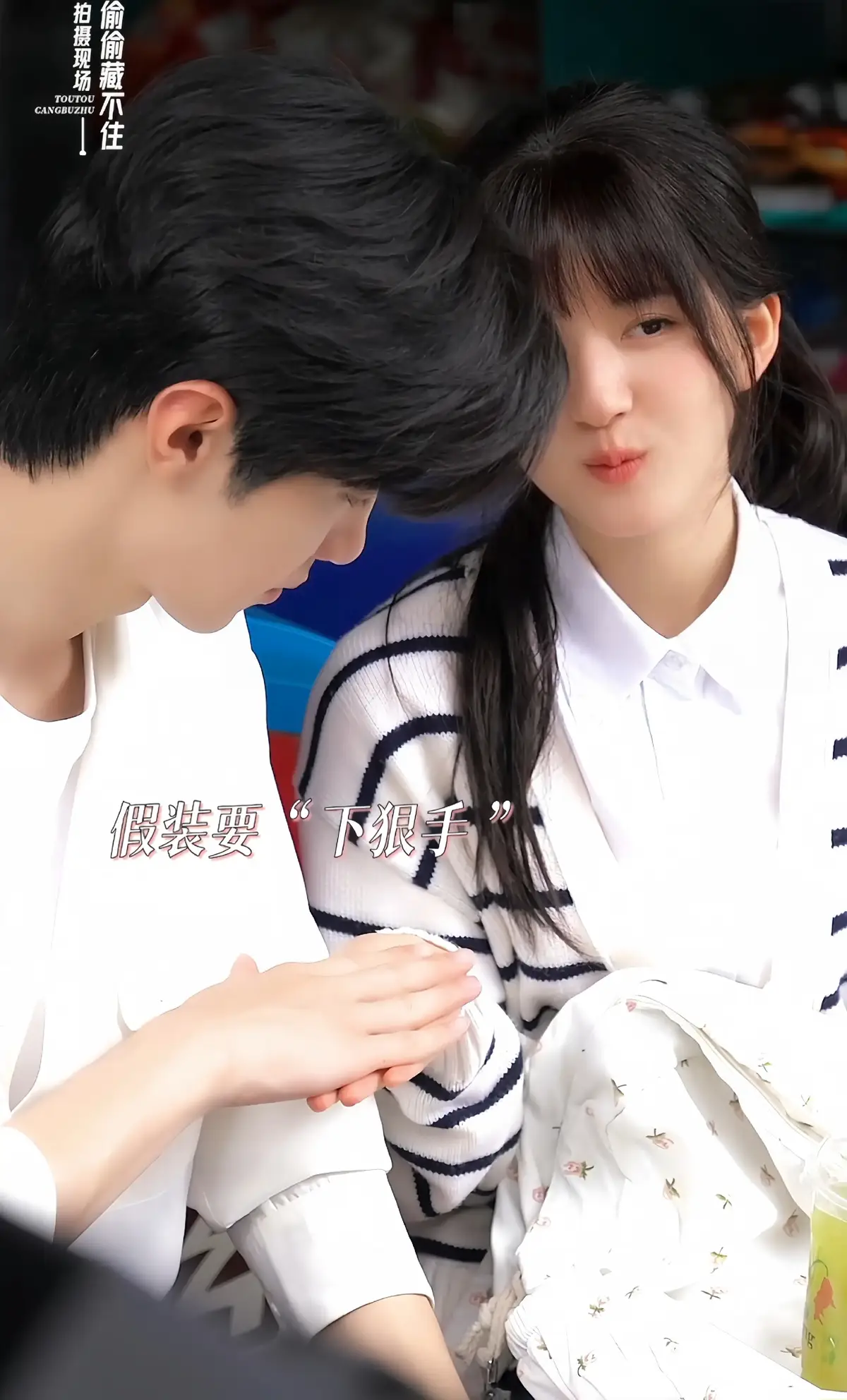 Em đưa tay ra để anh xem tay nhưng anh lại đặt cằm vào tay em 🥰 She held out her hand for him to see, but he placed his chin in her hand. #hiddenlove #zhaolusi #chenzheyuan #vungtromkhongthegiau #trieulotu #trantrietvien #chenzheyuanzhaolusi #trantrietvien_trieulotu #trieulotu_trantrietvien #trending #xuhuong #viral 