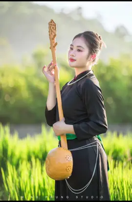 Cô gái trong trang phục người Tày. Một bộ trang phục tưởng chừng như đơn giản nhưng tại toát lên khí chất thanh tao, bí ẩn của người phụ nữ miền sơn cước. #xuhuong #thebanbajunglelodge #thacbanba ảnh Minh Phụng
