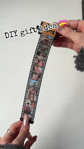 DIY MEMORY FILMROLL! Who wants to make this 😍 TEMPLATE in our BIO 😍 #giftideas #DIY #DIY #papercraft #photogift #diygift #giftideas #photoroll #filmroll #kodak #memory #fyp 