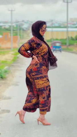 Cida filada ina ahay maliga drema👅😂🏃‍♀️#mushti59 #foryoupagе #somalitiktok #ciyalxamar🙋💯 #foryou #somalitiktok12 #somaligilrs🇸🇴👸❤ #darussalam 