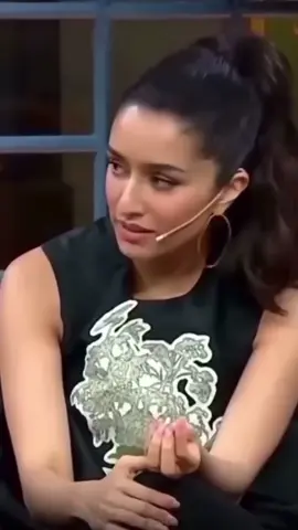 Shardha Kapoor ki English tu check kare. #shardakapoor #bollywood #foryou #trending #viralvideo #fyp 