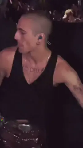 The laugh.....he nearly falls over!!! #maneskin #damianodavid #laugh 
