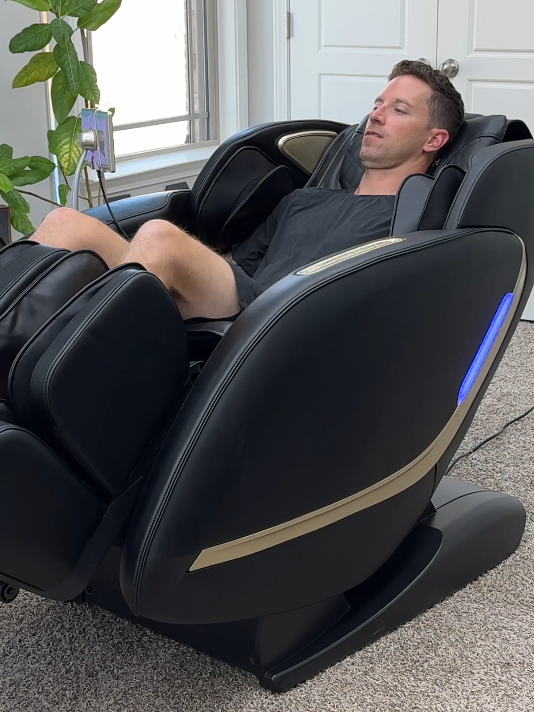 Is a $2,000 Massage Chair worth it?  #massage #massagechair #luxury @iboomasofficial