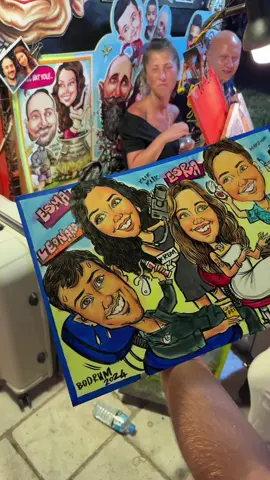 j’explique trop mal mdrrr en gros hier il nous a pris en photo pour dessiner la caricature car il avait pas le temps sur le coup donc il nous a dit de passer récupérer le lendemain @FABIAN @Leonard @esmaaaaaa 