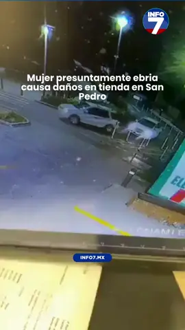 Cámaras de seguridad captaron a una mujer, presuntamente ebria, causando daños en una tienda de conveniencia en la colonia Fuentes del Valle, en San Pedro. El incidente ocurrió la madrugada del 25 de agosto. 🕛🚗 En las imágenes se ve a la mujer rompiendo la puerta de vidrio para entrar, tomar agua y desplomarse frente a los refrigeradores. Tras recuperarse, se retiró del lugar. La tienda estaba cerrada y el empleado sorprendido. 🛒💥 Aún se desconoce si la mujer fue denunciada o detenida.  #info7 #sanpedro #viral