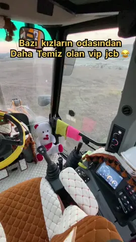 Doğrumu acaba bu kızlar yorumlarda bekliyorum 😂😂 #fyp#fypシ゚#keşfet#jcbchallenge#jcb#3cx2024#bekoloder#işmakineleri#erkekişi#çılgın#operatör#genç#kaptan#keşfetteyiz#tiktokindia#keşfetbeniöneçıkst#wheneverwherever#fypシ゚viral#keşfetbeniöneçıkart