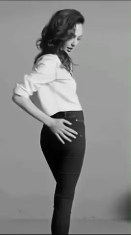 😍❤️❤️ #galgadot #galgadotwonderwoman #jeans #♉️