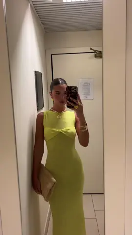 Obsessed with this dress 
