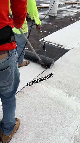 #parejas_enamoradas #roofingconstruction #workhardplayhard 