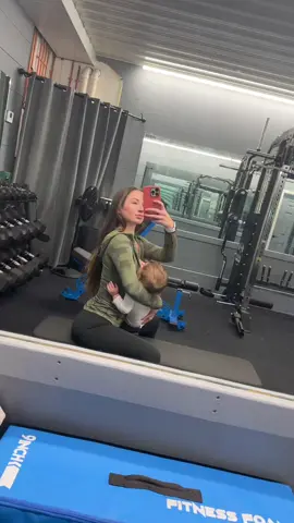 Workout vibes 😋 #fyp #foryou #trending #throwitbackchallenge #MomsofTikTok 