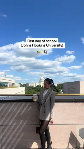 Its giving wannabe gossip girl -xoxo 🫠🫠 #firstdayofschool #student #dayinthelife #johnshopkins 