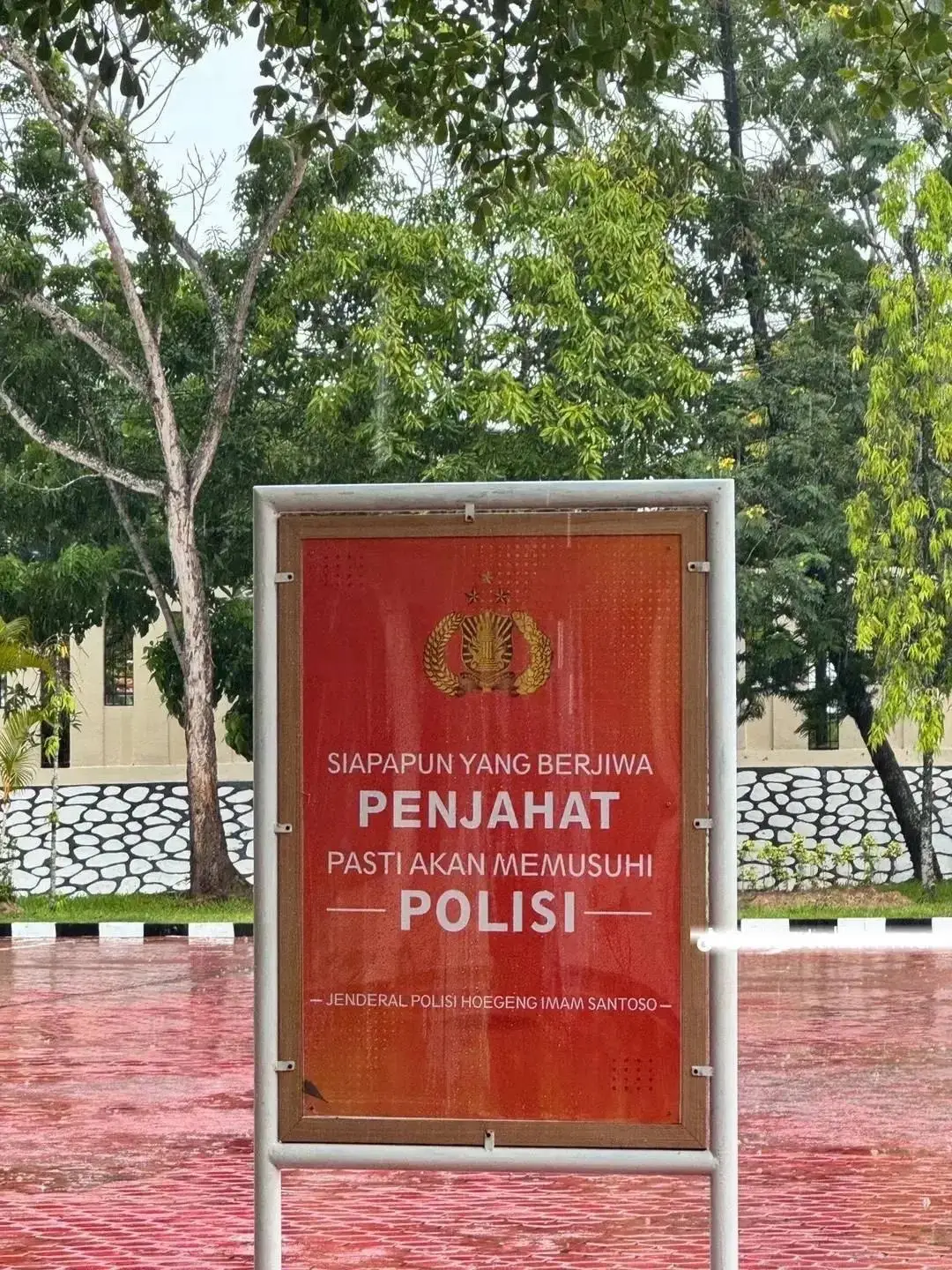 “Siapapun yang berjiwa penjahat pasti membenci polisi” kata kata ~JENDRAL HOEGENG #polisipalembang #fypviralシ #fypp  #tiktokviraltrending 
