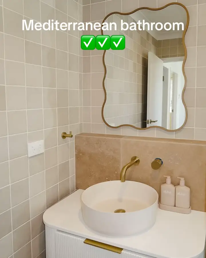 @bowsbathrooms have nailed this design using a Newport matt bone squares. It’s a beautiful earthy bathroom with touches of brass and a white vanity to keep it fresh ❤️