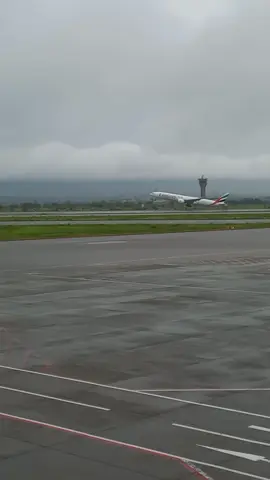 Tum kahaan hum kahaan 🥀💔🇵🇰🛫 🇦🇪 #viral #trending #sadstatus #foryo#foryoupageofficiall #takethedayoffchallenge #takeoff #aviation #sadpoetry #perdaisilife♥️♥️ #dontunderreviewmyvideo #tiktok @Emirates 
