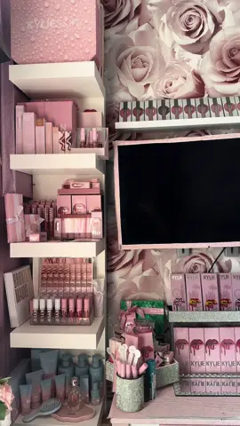 Heaven.. @Kylie Cosmetics @Kylie Jenner @Kylie Skin #kyliejenner #kylieskin #kyliebaby #kyliecosmetics #hudabeauty #jeffreestarcosmetics #makeuproom #makeupcollection #RoomTour #dreamroom #makeupcheck #fyp #foryou #foryoupage 