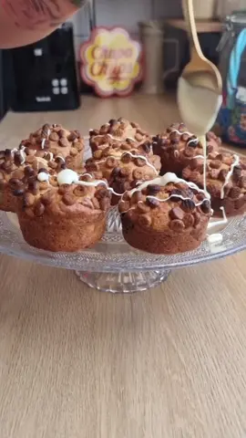 Muffins cannelle speculoos chocolat blanc 🧁  50g de sucre de canne ☆ 1 oeuf ☆ 1 pot de 10cl de crème épaisse ☆ 50ml d'huile de tournesol ☆ 3g de cannelle ☆ 120g de farine ☆ 12g de levure chimique ☆ 200g de pépites de chocolat blanc (dont quelques unes à garder pour le nappage) ☆ 60g d'éclats de speculoos #cooking#cook#cookingathome#food#chef#cookingtime#Foodie#FoodLover#delicious#cookingram#dinner#foodporn#foodstagram#instafood 