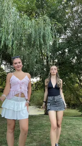 @chxrlene.17 <3 #newtrend #fypシ゚viral #newvideo #viraletänze #withbestie #newdance 🤍