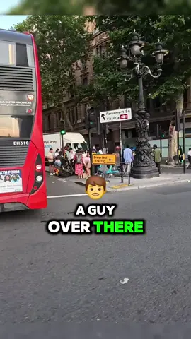 biker lost control and crashes into pedestrians 🫣 #delivery #deliverydriver #biker #work #deliveroo #ubereats 
