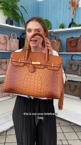 #crossbodybag This one makes a beautiful choice! 