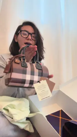1st Year anniversary gifts from my boyfriend  🤍 #fypシ゚viral #Relationship #relationships #relationshipgoals #gifts #anniversary #anniversarygift #boyfriend #burberry #deisgner #ysl #purfume #haul #alo #aloyoga @Alo Yoga @Burberry @YSL Beauty 