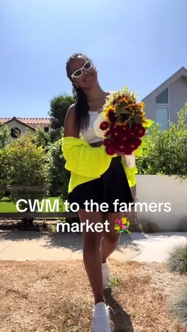 This week’s flower haul 💐 #LetsTry #AdventureTime #AishahTries #NewExperiences #CWM #farmersmarket #floralarrangements 