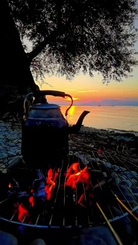Gözümle gördüğüm değil, gönlümde kördüğümsün. Çözmeye niyetim yok, sen benim ömürlüğümsün...🧩🌹@⚜️ 𝑵𝒂𝒛𝒂𝒓 ⚜️ 