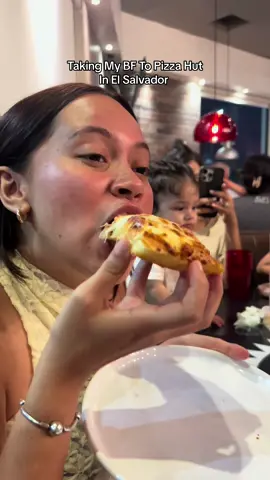 Pizza hut in El Salvador is elite 😍