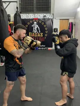 4 dicas para matar aquele teep do colega ✅😂 . . . . . . #muaythai #muaythaibrasil #muaythaiparatodos #muaythaifighter #luta #muaythaitraining #padrão #thaipads #lutador #teep 